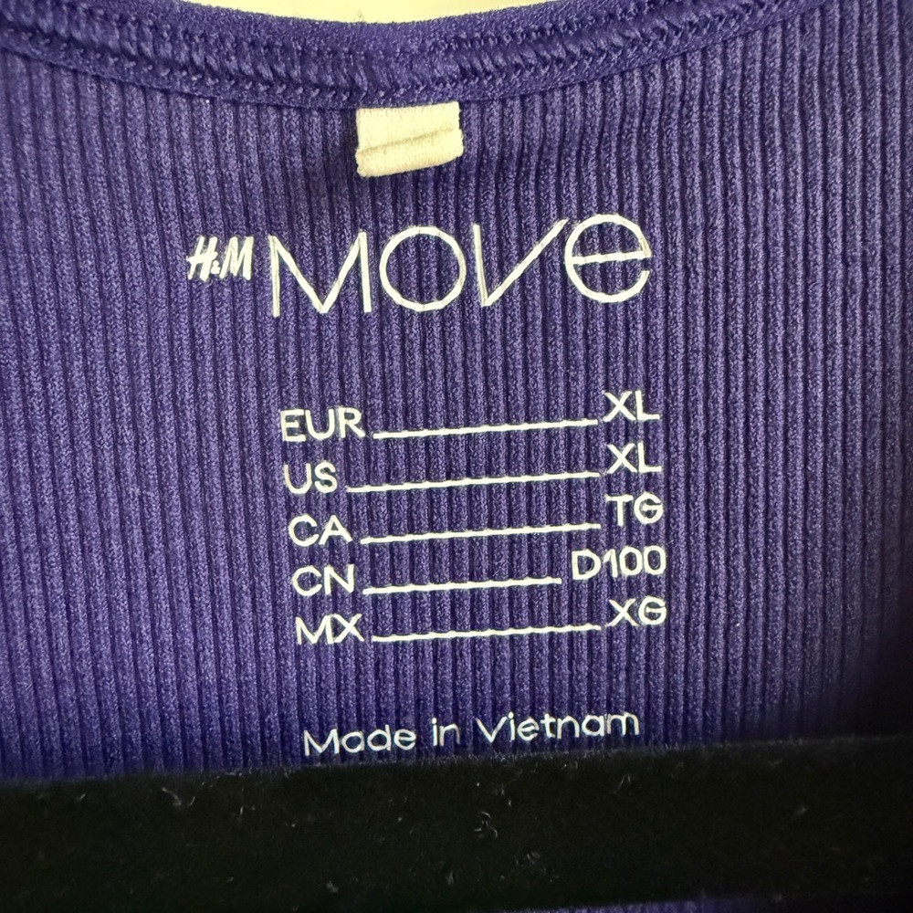 H&M Move Sports Bra - Picture 2 of 3
